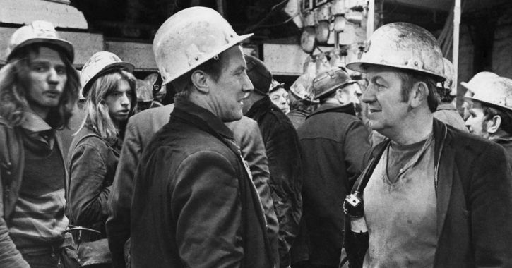 Mr. Tom McGuinness at the pithead of his colliery near Bishop Auckland, County Durham. January 1977 Credit line Trinity Mirror  Mirrorpix  Alamy